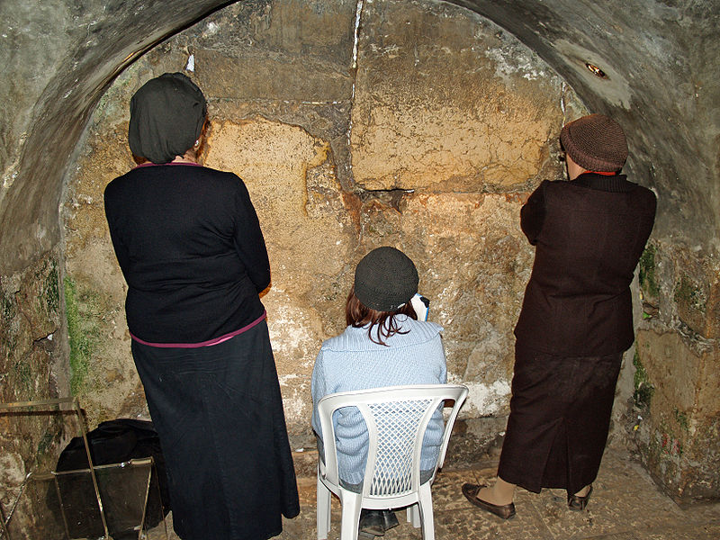 Women praying in the Western Wall tunnels by David Shankbone (Wikipedia)